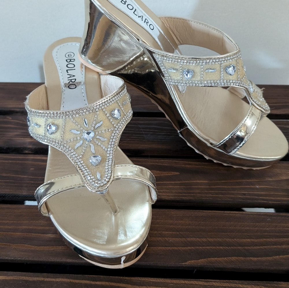 NWOT Gold Bling Heel